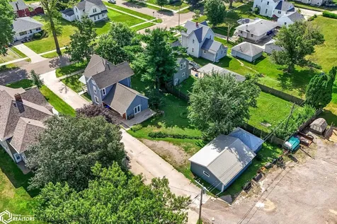 1806 8th Avenue Belle Plaine IA 52208