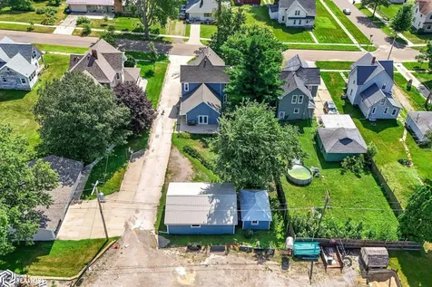 1806 8th Avenue Belle Plaine IA 52208