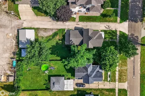 1806 8th Avenue Belle Plaine IA 52208