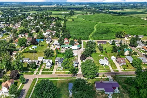 1806 8th Avenue Belle Plaine IA 52208