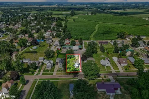 1806 8th Avenue Belle Plaine IA 52208