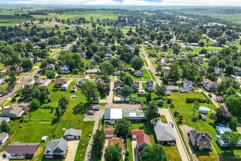 1806 8th Avenue Belle Plaine IA 52208
