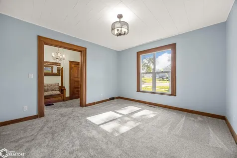 1806 8th Avenue Belle Plaine IA 52208
