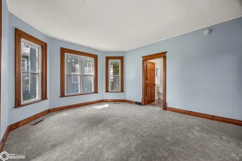 1806 8th Avenue Belle Plaine IA 52208
