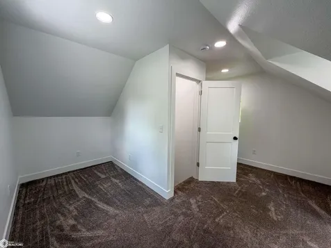 1121 3rd Avenue E Albia IA 52531