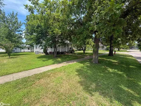 1121 3rd Avenue E Albia IA 52531