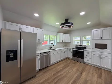 1121 3rd Avenue E Albia IA 52531