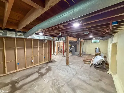 1121 3rd Avenue E Albia IA 52531