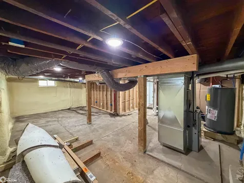 1121 3rd Avenue E Albia IA 52531