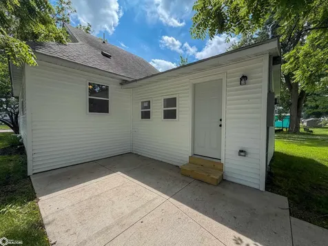 1121 3rd Avenue E Albia IA 52531