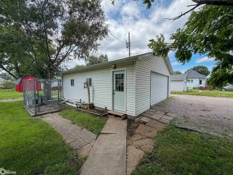 1121 3rd Avenue E Albia IA 52531