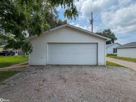 1121 3rd Avenue E Albia IA 52531