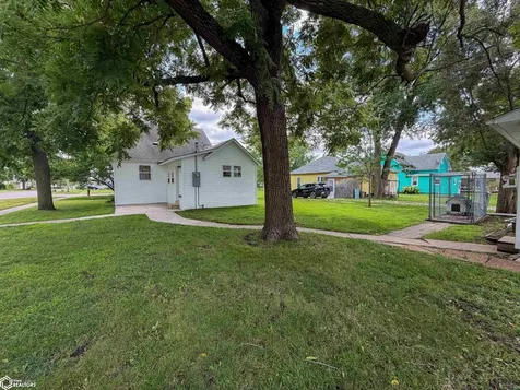 1121 3rd Avenue E Albia IA 52531