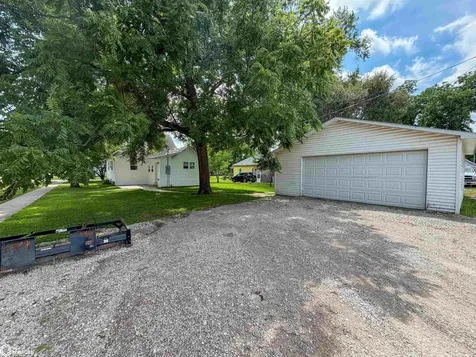1121 3rd Avenue E Albia IA 52531