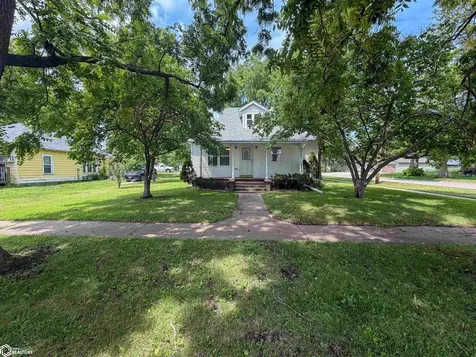 1121 3rd Avenue E Albia IA 52531
