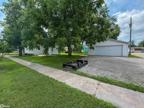 1121 3rd Avenue E Albia IA 52531