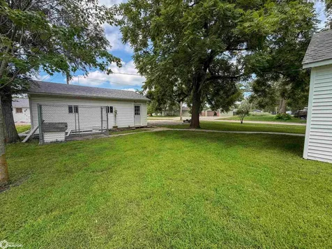 1121 3rd Avenue E Albia IA 52531