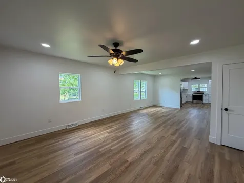 1121 3rd Avenue E Albia IA 52531
