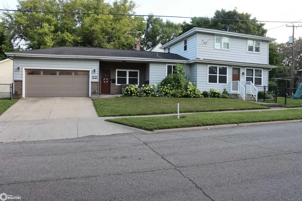 621 10th Street NE Mason City IA 50401-2323