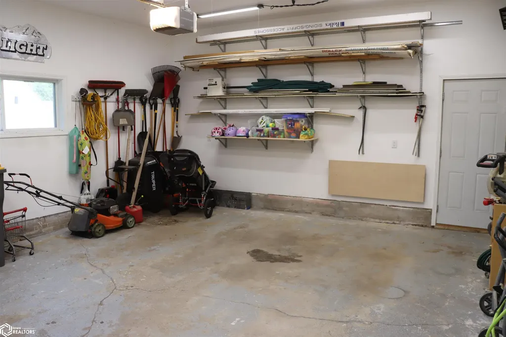 621 10th Street NE Mason City IA 50401-2323