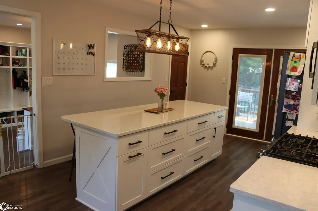621 10th Street NE Mason City IA 50401-2323