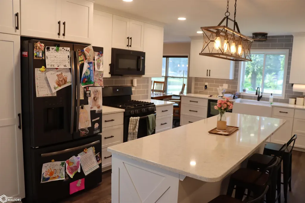 621 10th Street NE Mason City IA 50401-2323