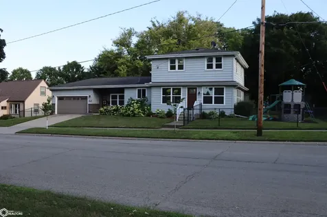 621 10th Street NE Mason City IA 50401-2323
