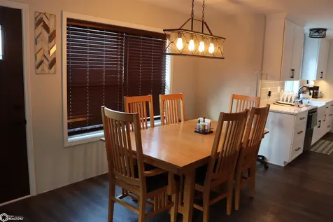 621 10th Street NE Mason City IA 50401-2323