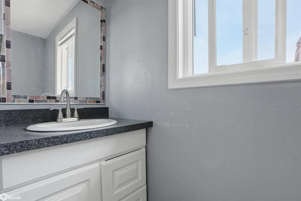 4001 145th Street Hedrick IA 52563
