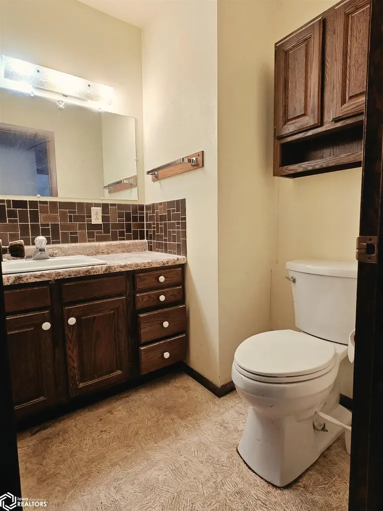11543 Dmc Highway 99 Burlington IA 52601