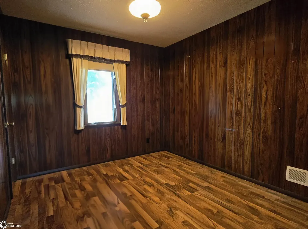 11543 Dmc Highway 99 Burlington IA 52601