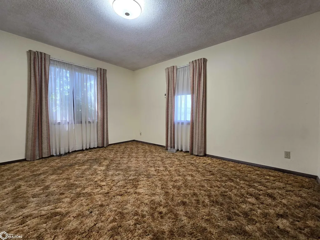 11543 Dmc Highway 99 Burlington IA 52601