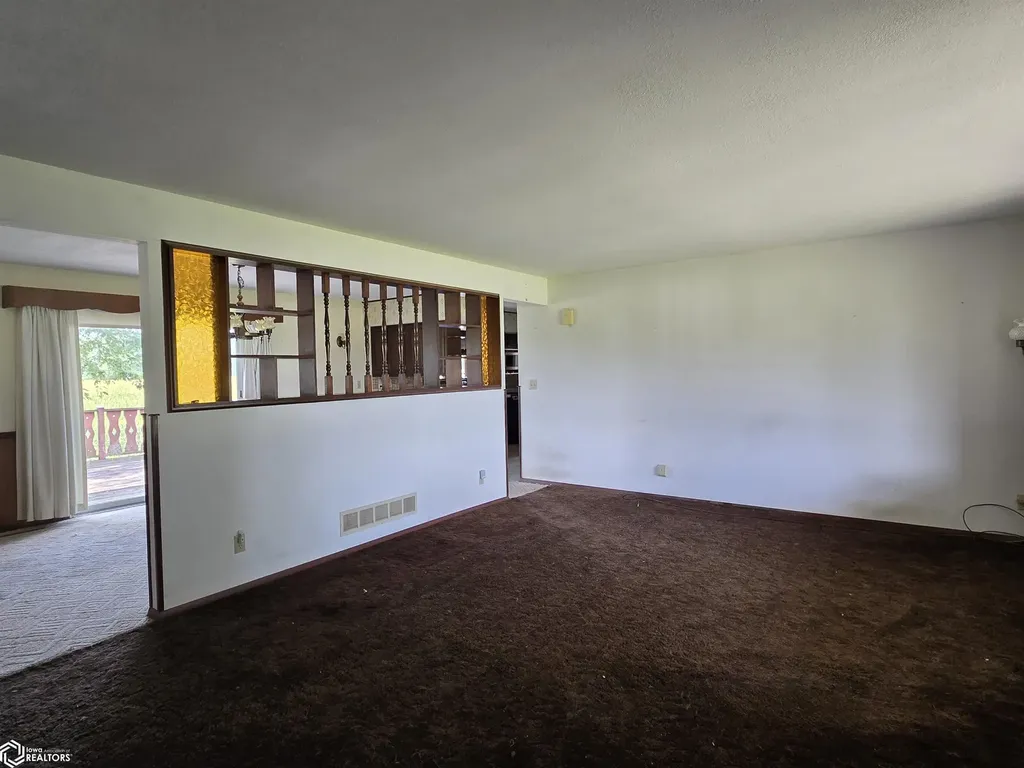 11543 Dmc Highway 99 Burlington IA 52601