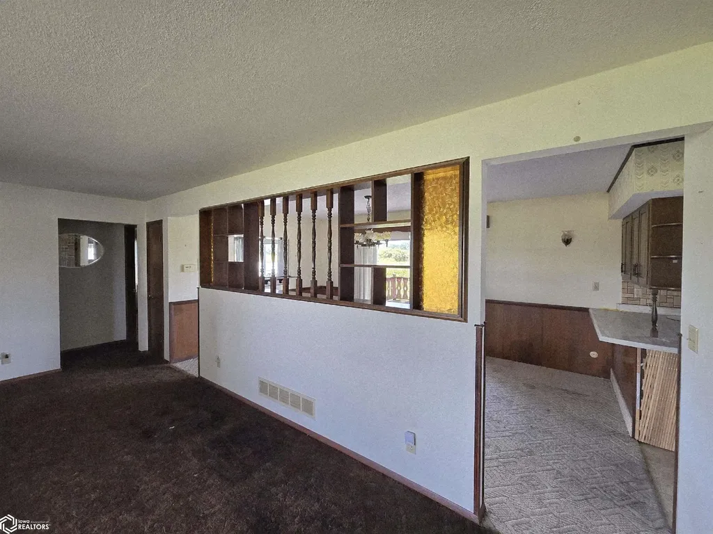 11543 Dmc Highway 99 Burlington IA 52601