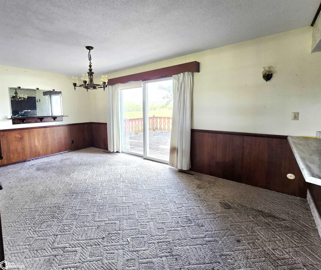 11543 Dmc Highway 99 Burlington IA 52601