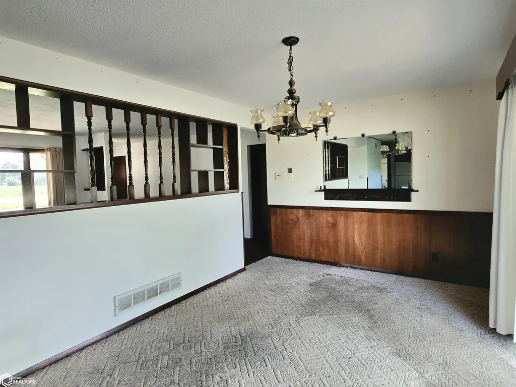 11543 Dmc Highway 99 Burlington IA 52601