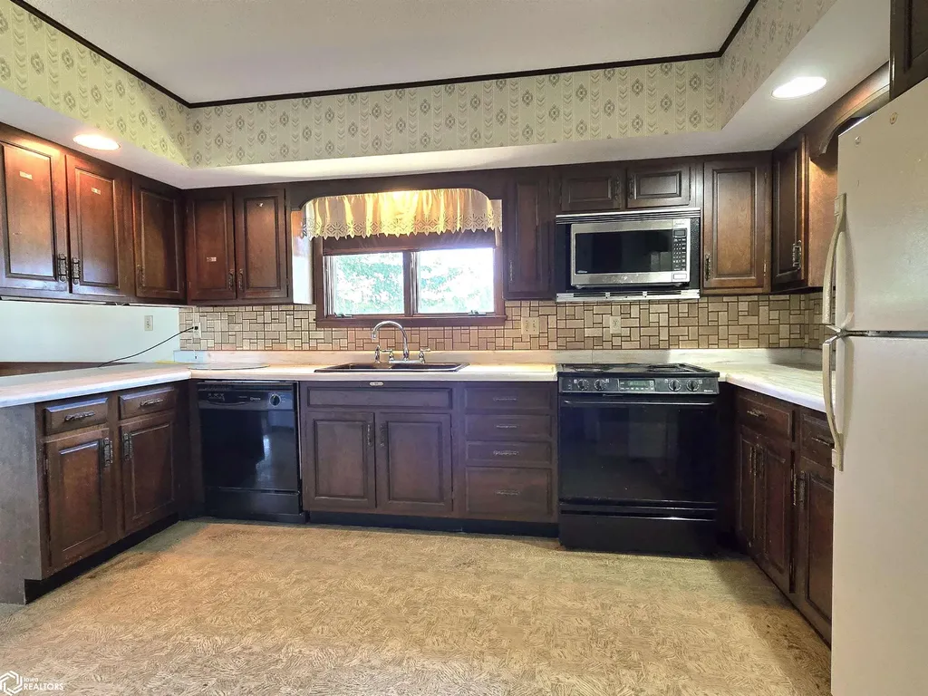 11543 Dmc Highway 99 Burlington IA 52601