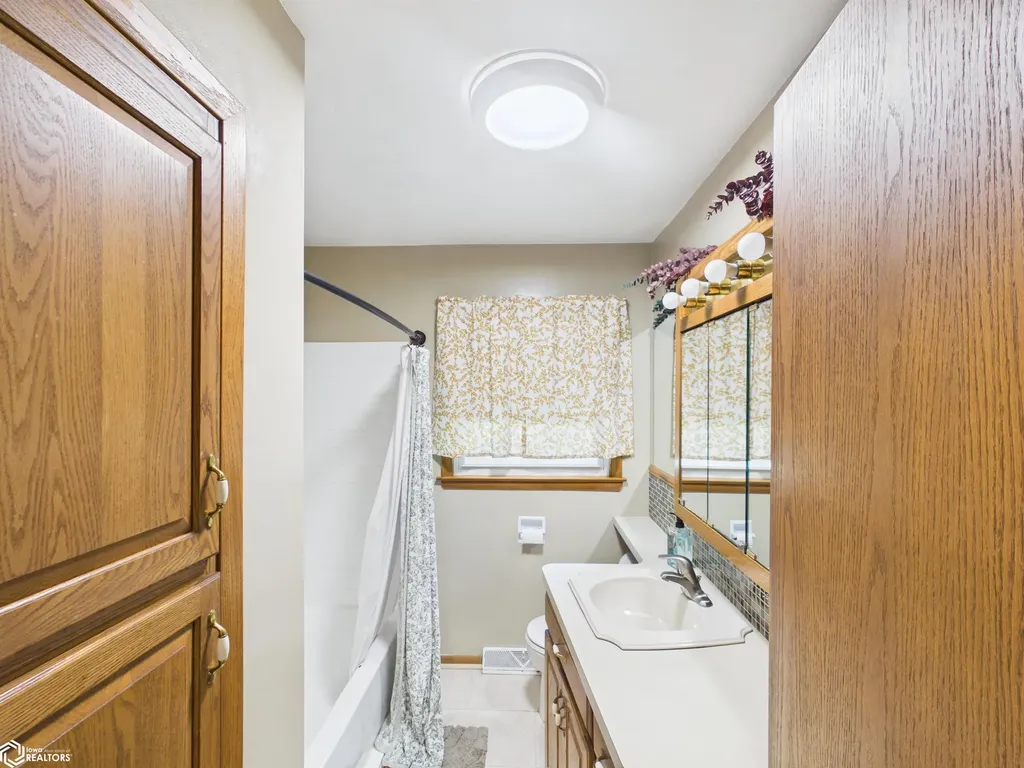 401 N College Street Agency IA 52530