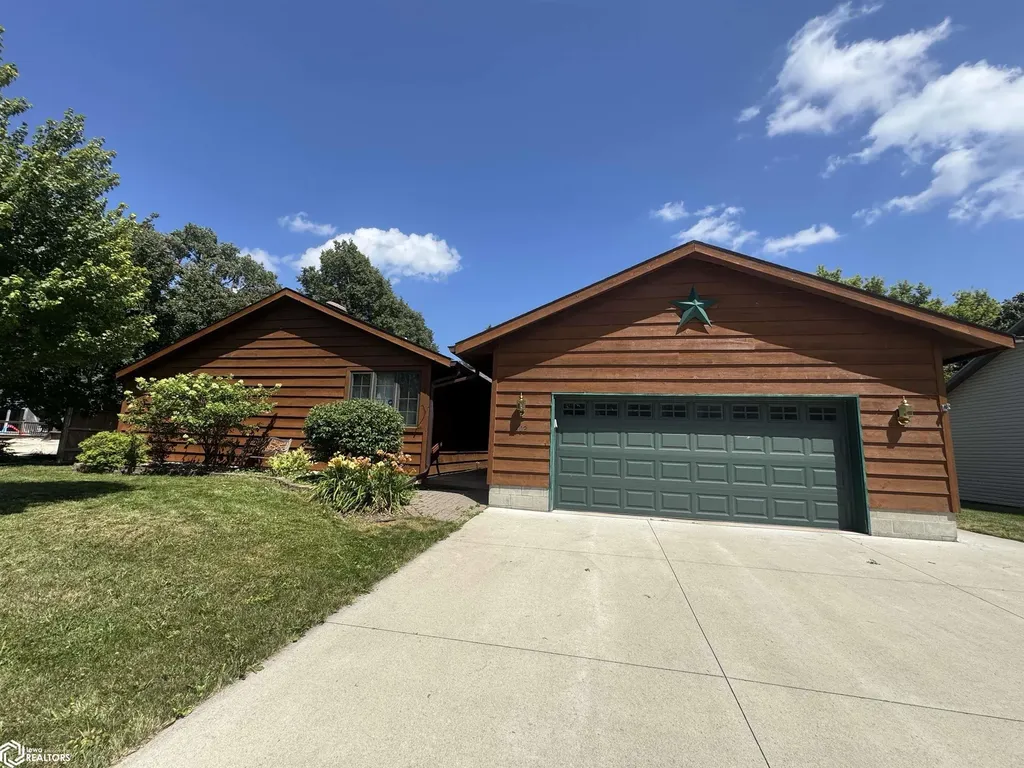 902 S 15th Street Clear Lake IA 50428