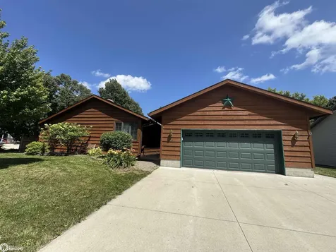 902 S 15th Street Clear Lake IA 50428