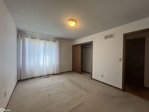 902 S 15th Street Clear Lake IA 50428