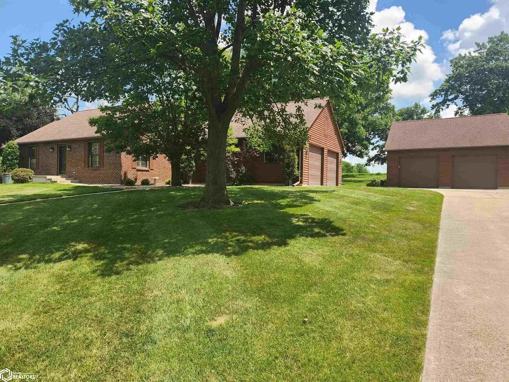 1022 Oakland Drive Tama IA 52339