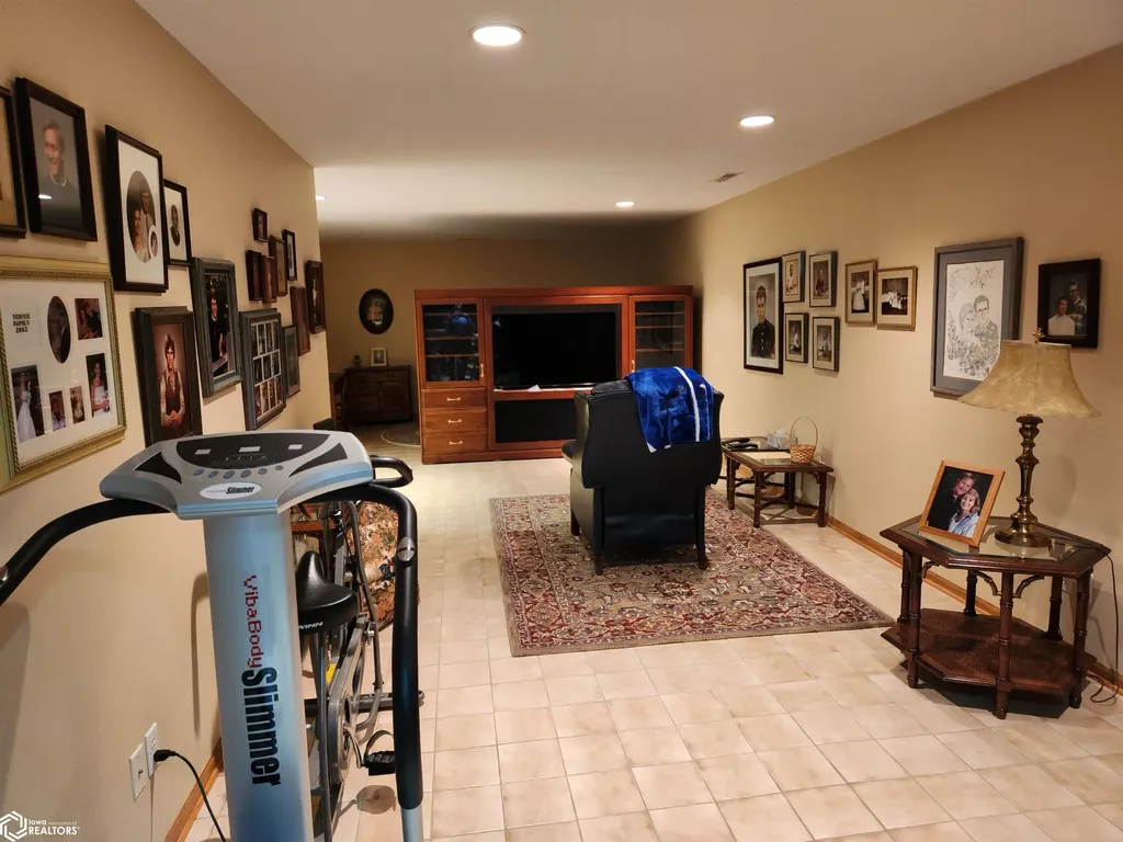 1022 Oakland Drive Tama IA 52339