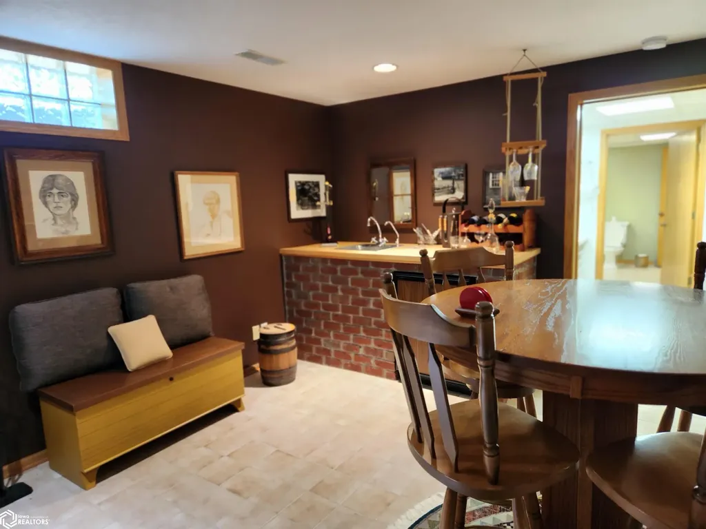 1022 Oakland Drive Tama IA 52339