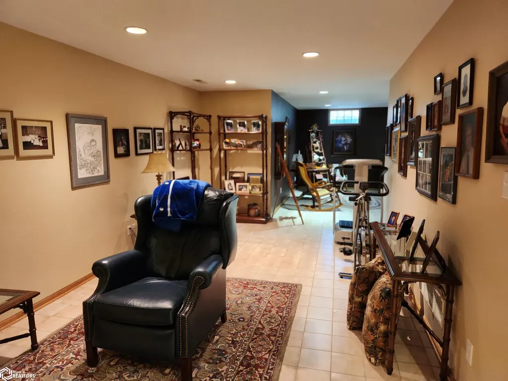 1022 Oakland Drive Tama IA 52339