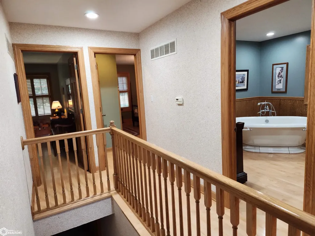 1022 Oakland Drive Tama IA 52339