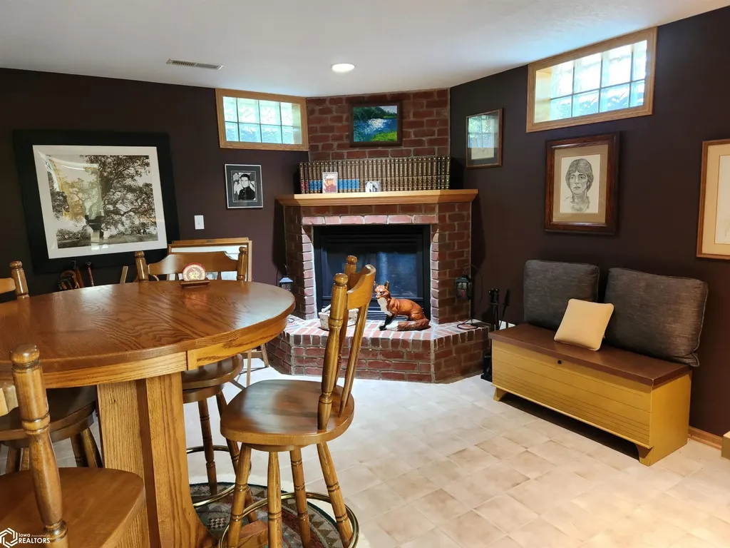 1022 Oakland Drive Tama IA 52339