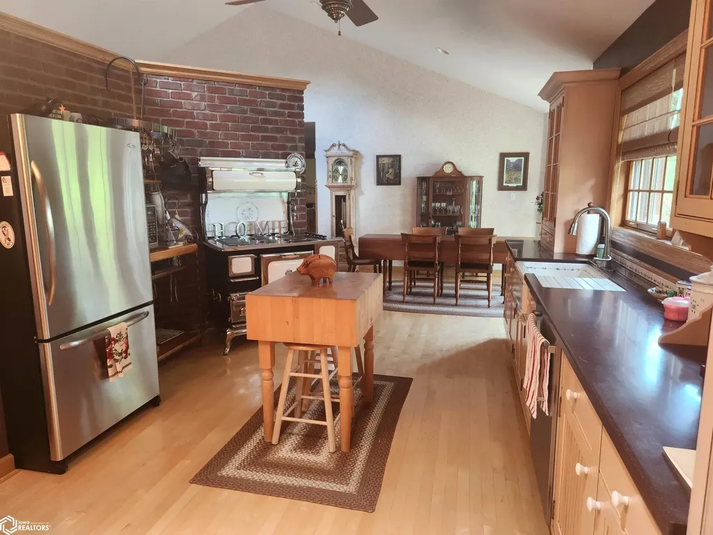 1022 Oakland Drive Tama IA 52339
