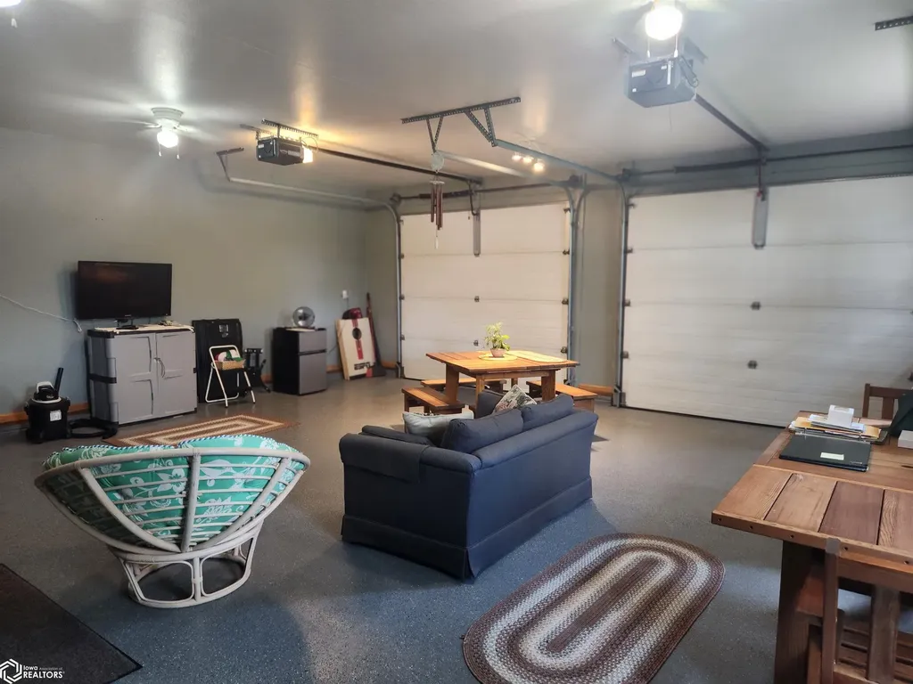 1022 Oakland Drive Tama IA 52339