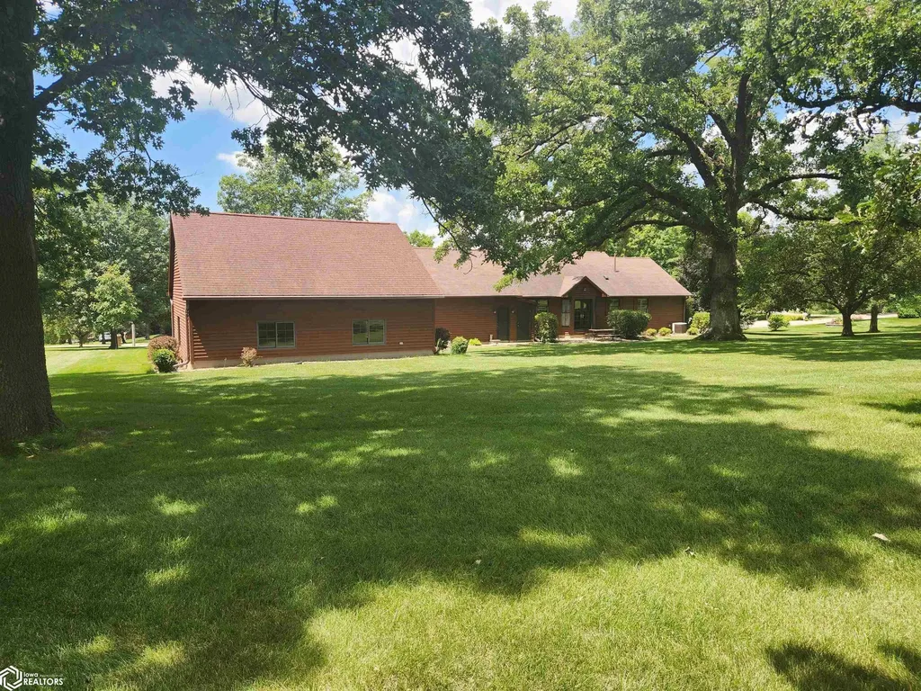 1022 Oakland Drive Tama IA 52339